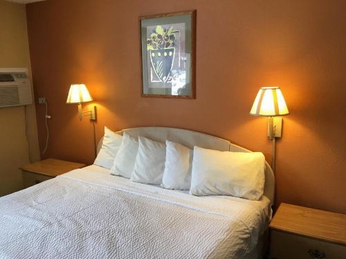 Days Inn by Wyndham Henrietta/Rochester Area image 25