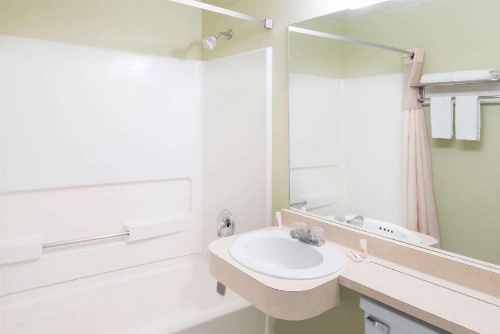 Days Inn by Wyndham Henrietta/Rochester Area image 5